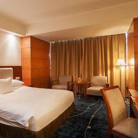 Gloria Plaza Hotel Kangqiao Xangai Exterior foto