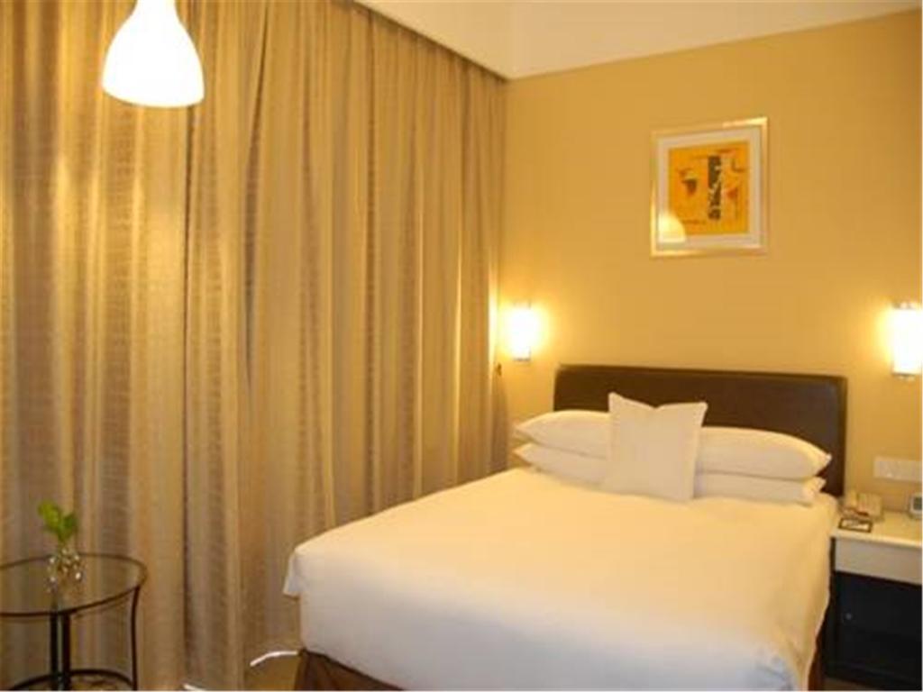 Gloria Plaza Hotel Kangqiao Xangai Exterior foto