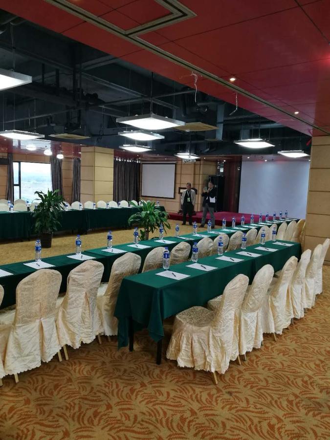 Gloria Plaza Hotel Kangqiao Xangai Exterior foto