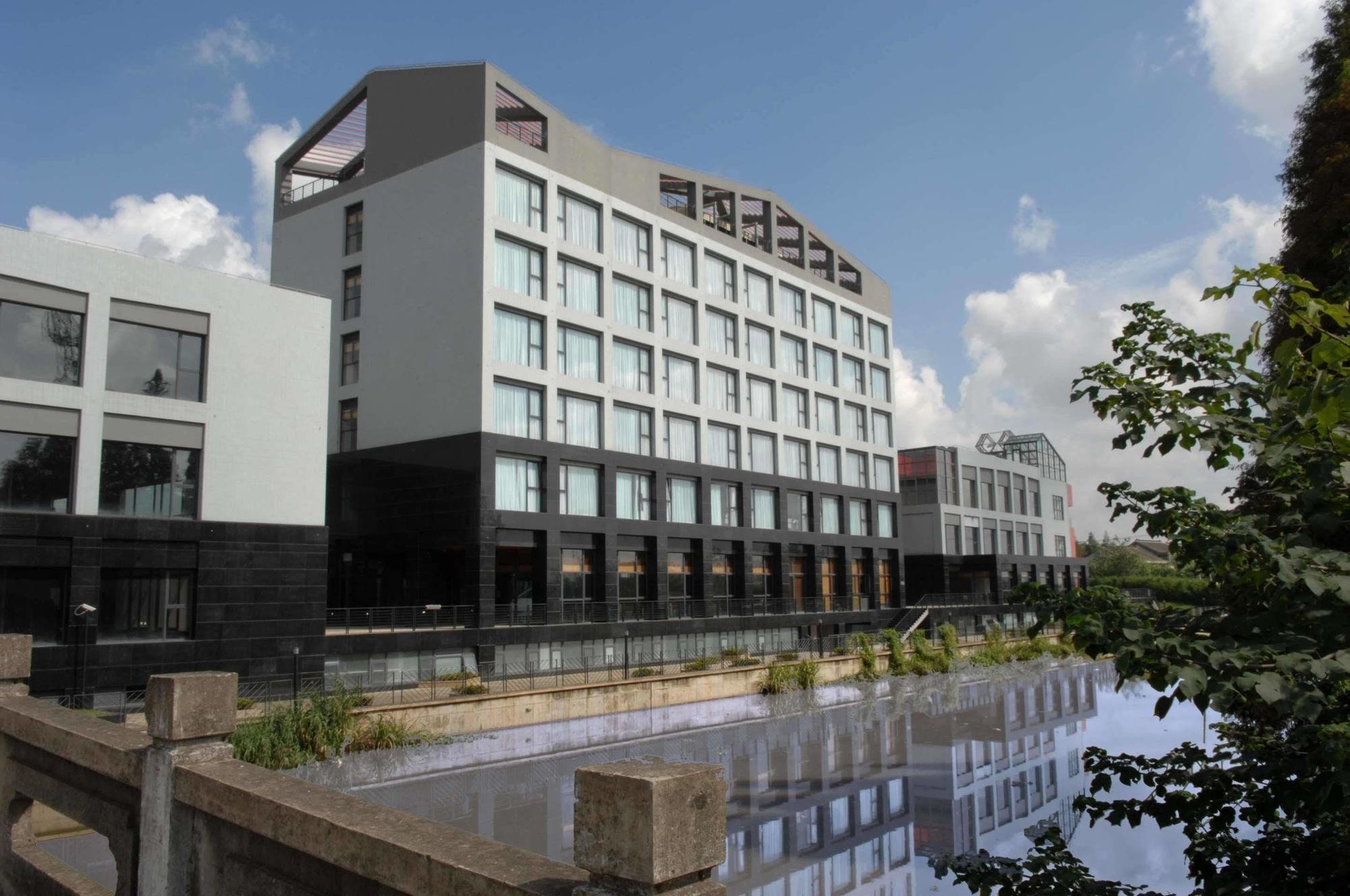 Gloria Plaza Hotel Kangqiao Xangai Exterior foto